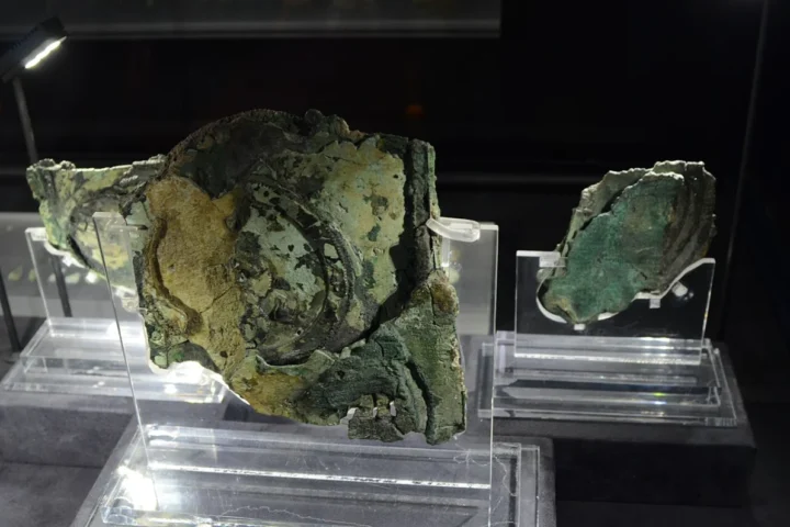 Surviving bronze fragments of the Antikythera mechanism on museum display
