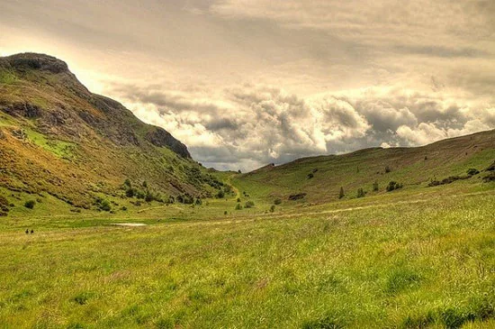 Arthur Seat landscape connected with Edinburgh burial folklore